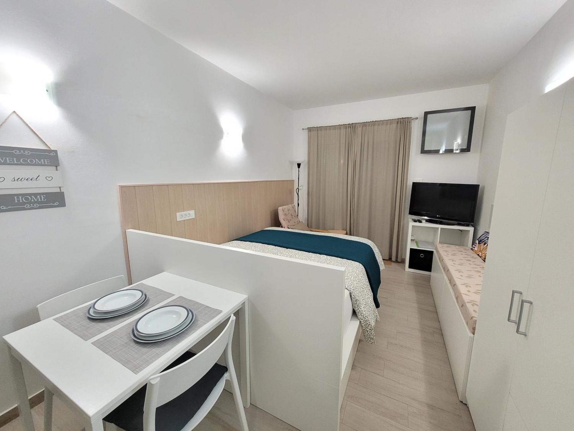 Apartma Zusterna Za Bazenom Koper Ngoại thất bức ảnh